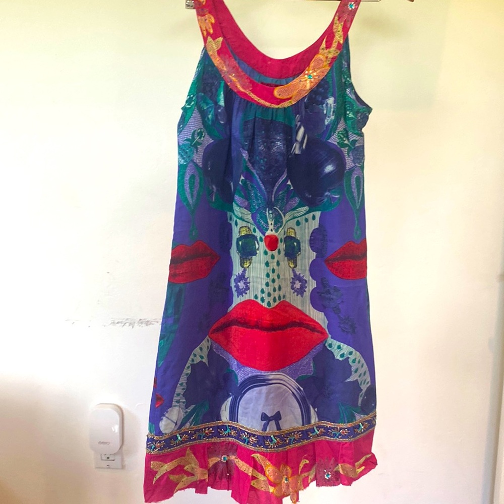 LIKE NEW CUSTO BARCELONA SIZE 1 DRESS WITH WITH EMBROIDERY AND STONES.